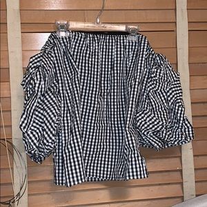 Long sleeve puffy sleeve shirt!